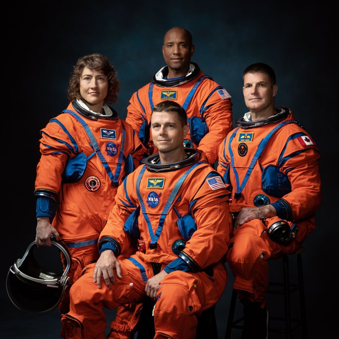 Breaking News:Christina Hammock Koch, Victor Glover, Reed Wiseman and Canadian Jeremy Hansen will land on the Moon